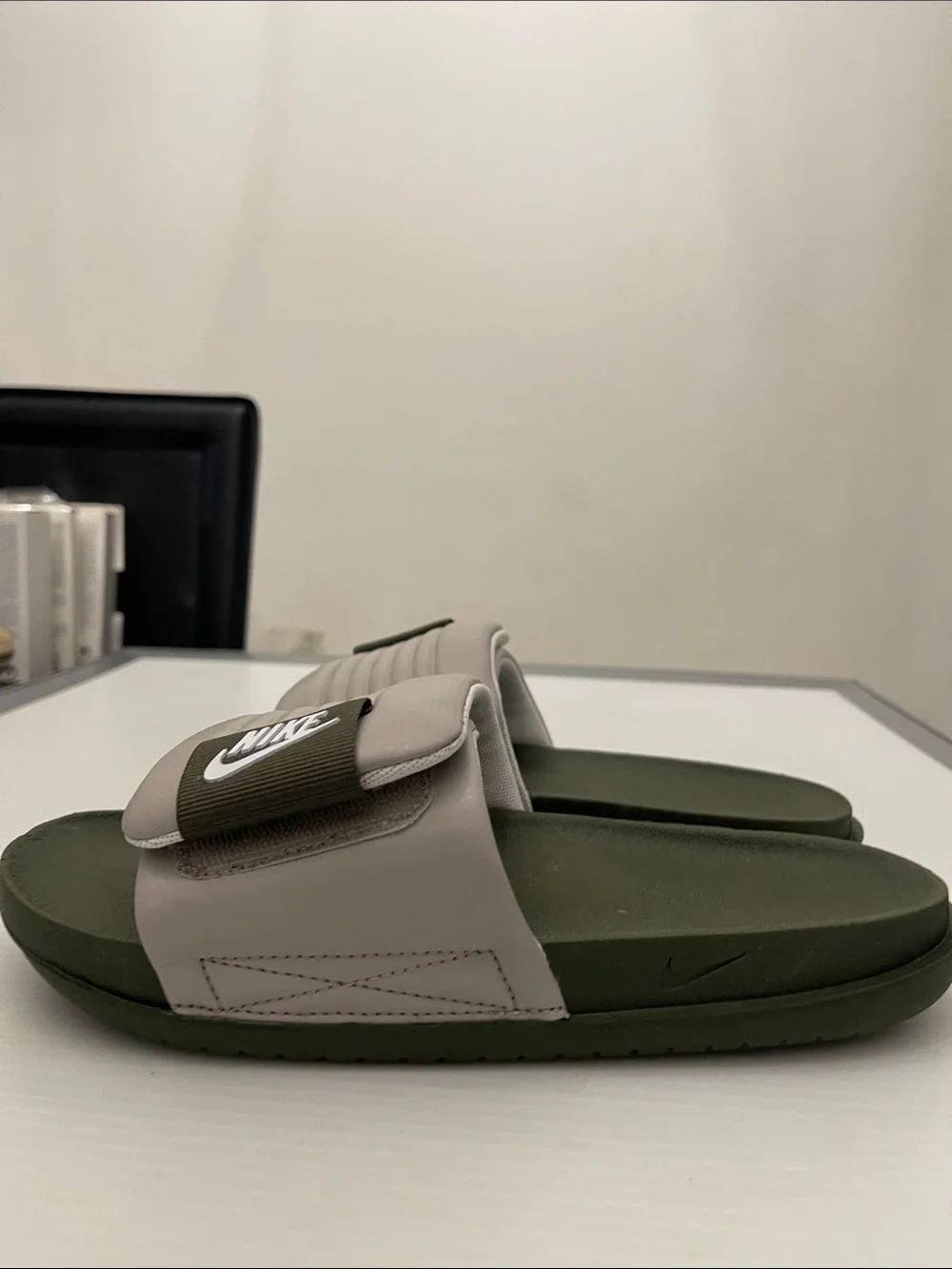 NIKE OFFCOURT ADJUST SLIDE IN CARGO KHAKI COLLEGE GREY SANDAL MENS SIZE 7